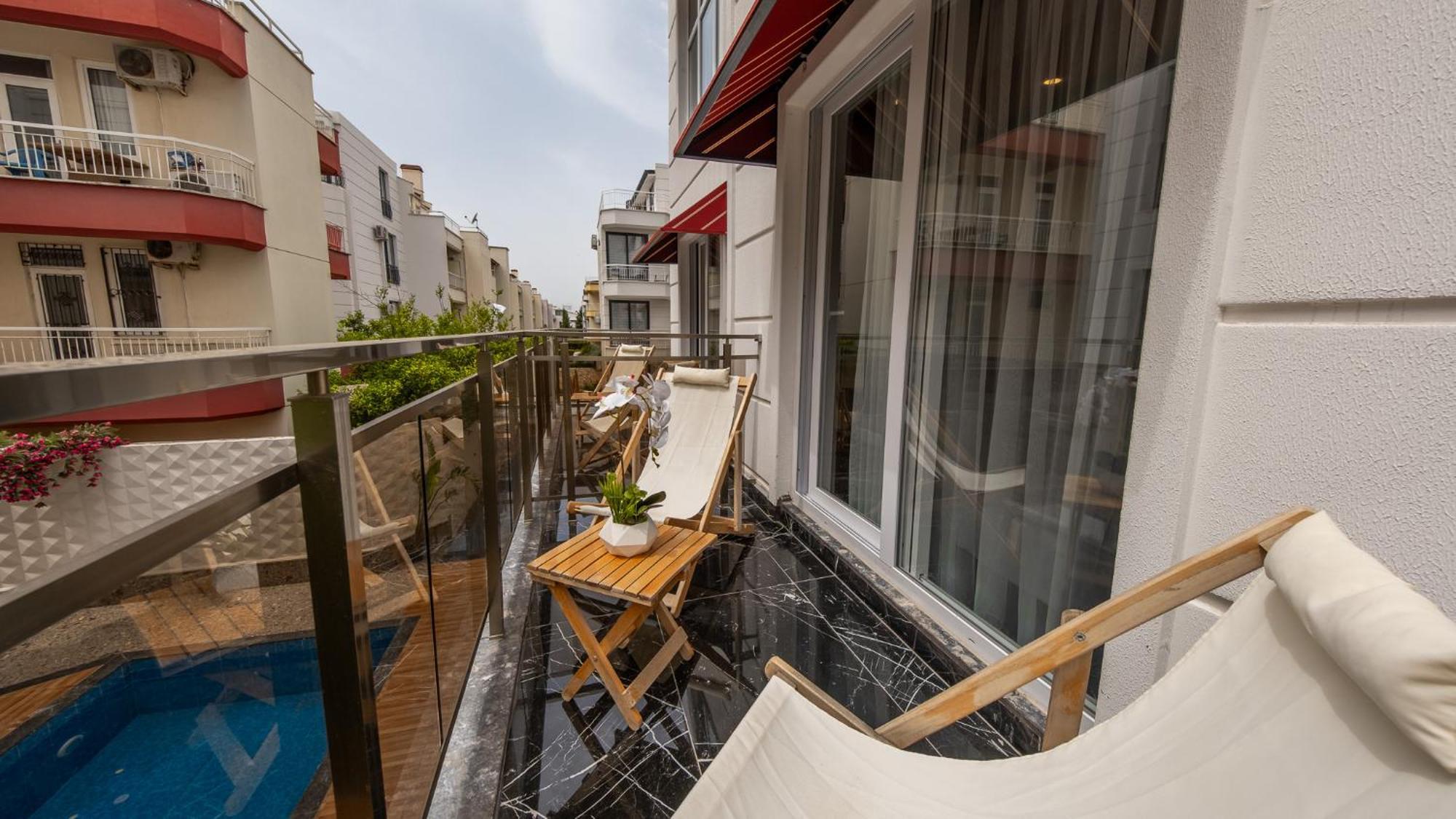 Mrt Suites Lara Antalya Eksteriør billede